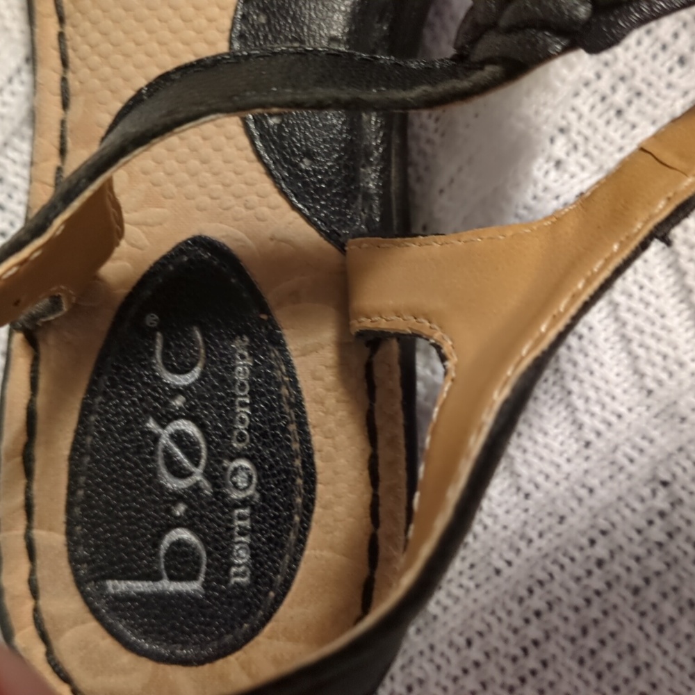 Stylish Black B.O.C. Slingback Sandals with Leather Floral Accent & Insole - EUC - Picture 6 of 12